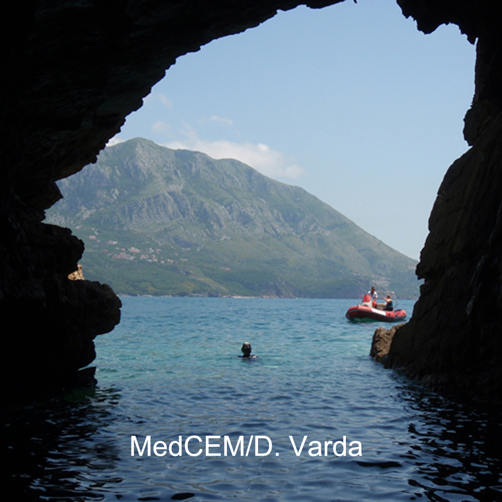 Meereshöhlen in Montenegro
